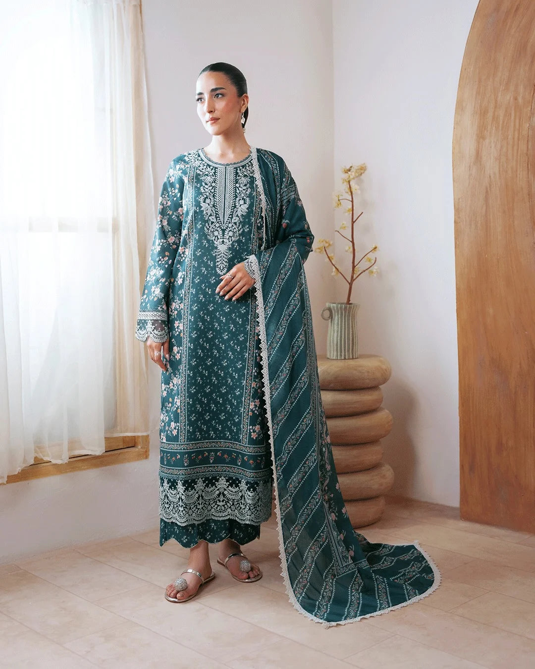Lavia– Embroidered Dobby Lawn 3-Piece Suit (stitch)