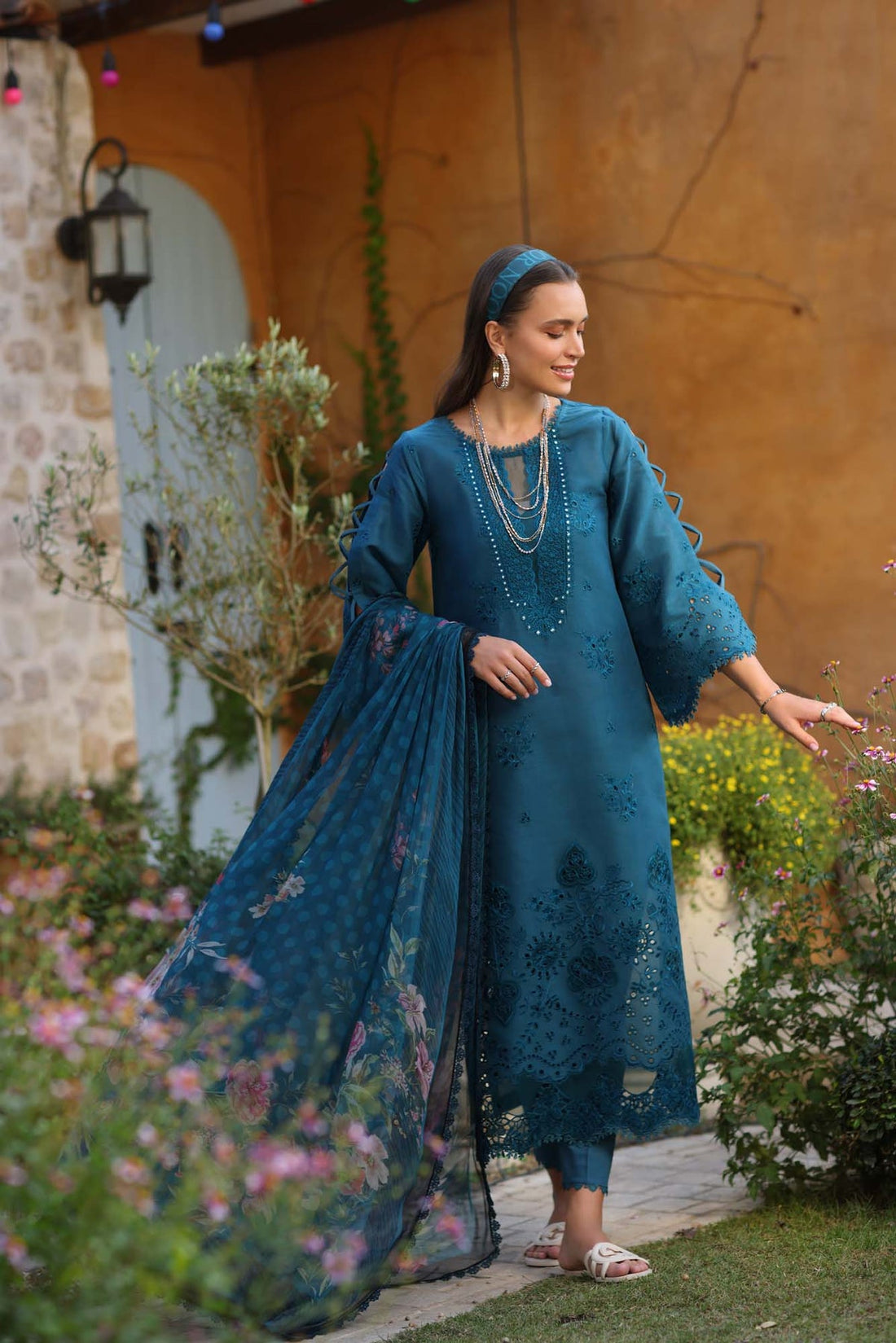 Noor by Saadia Asad D8-B Luxe Chikankaari 25'