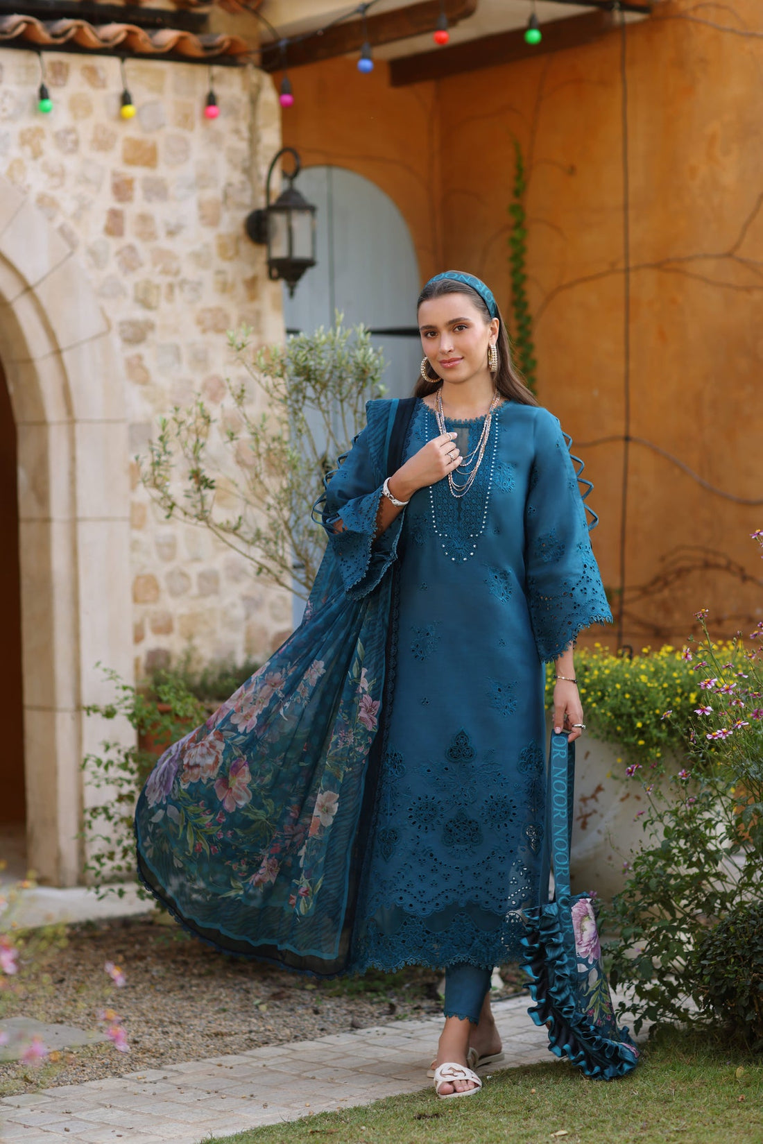 Noor by Saadia Asad D8-B Luxe Chikankaari 25'