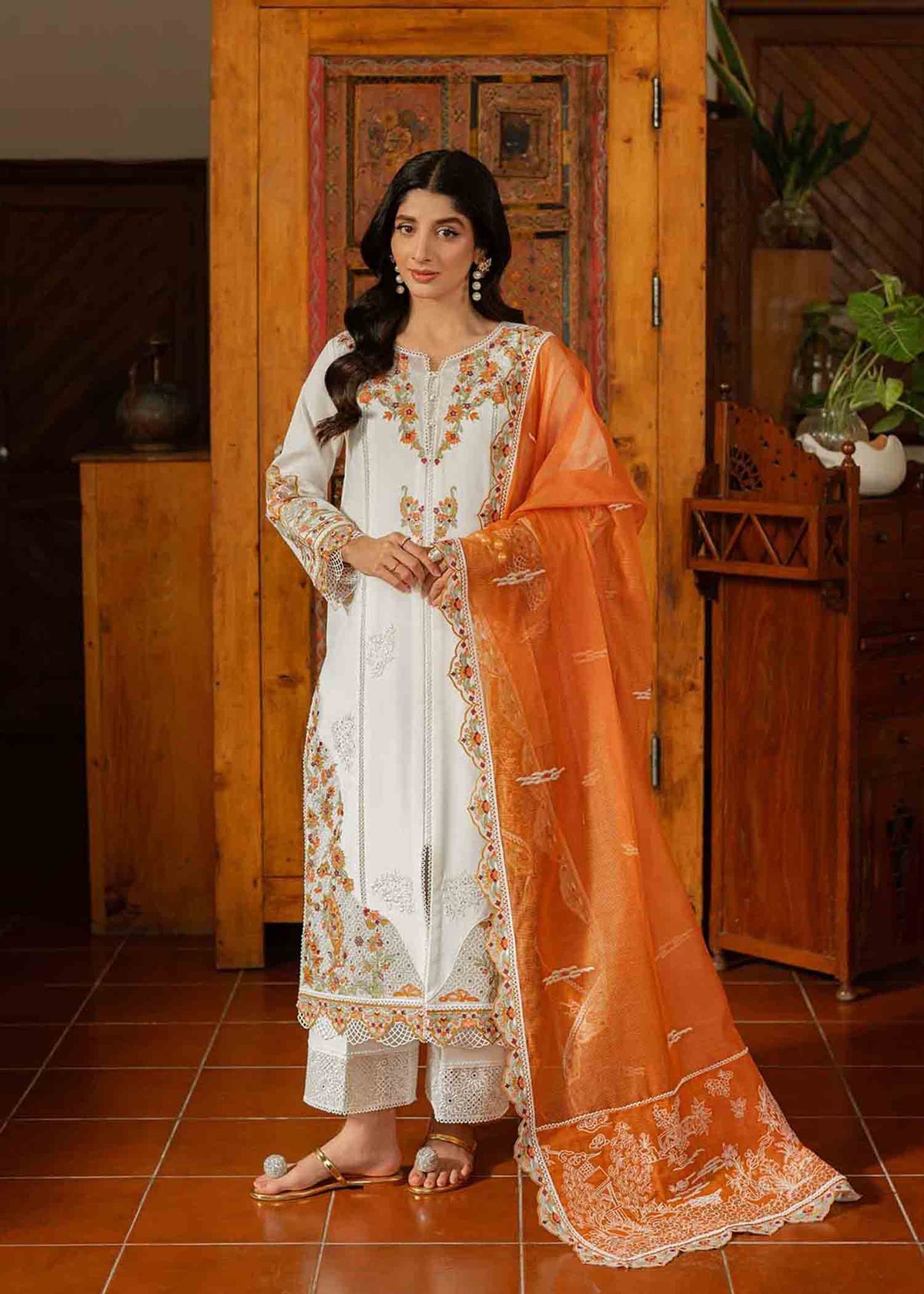 Jeem 3 PIECE EMBROIDERED AMBER WHITE LAWN 25'