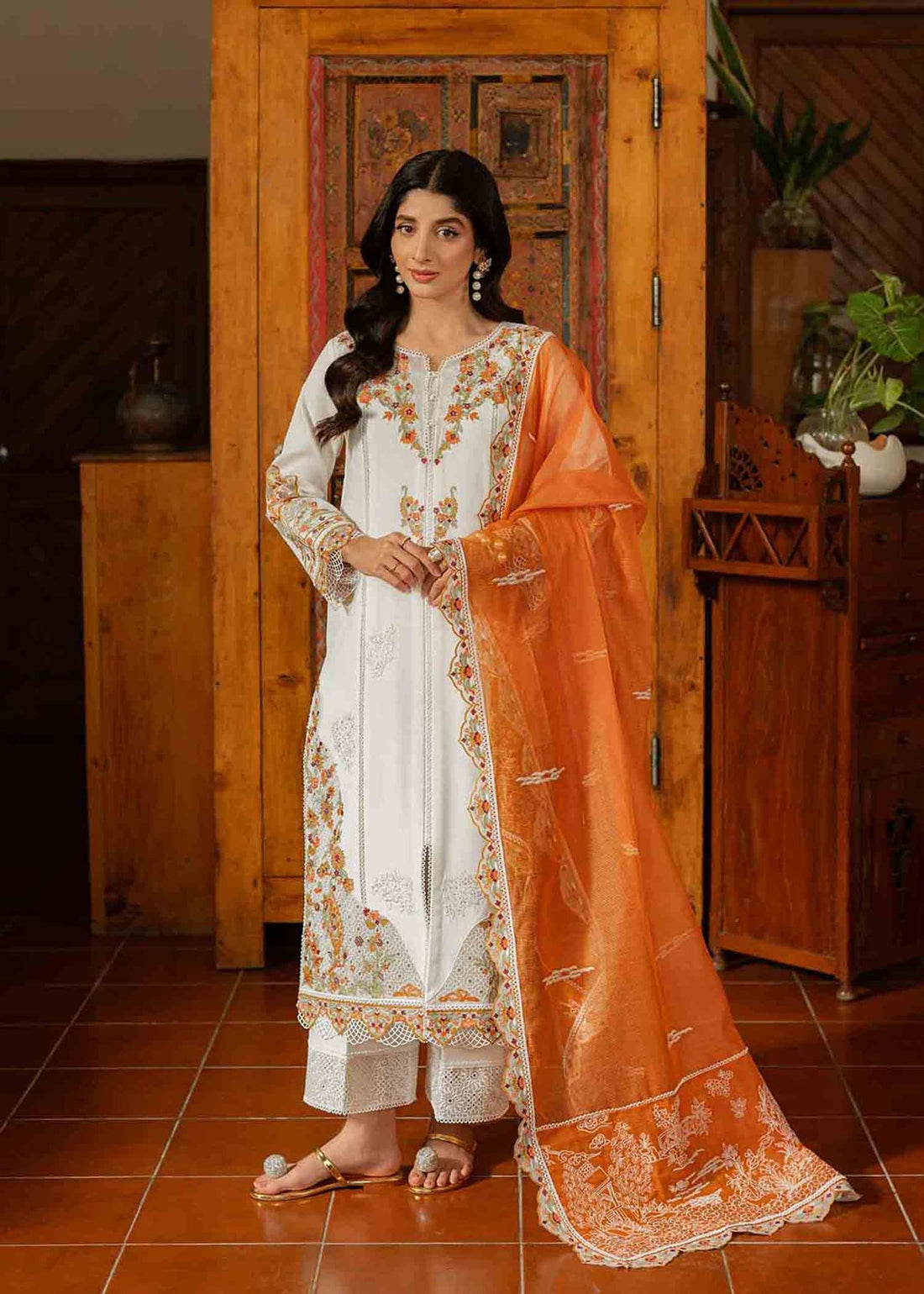 Jeem 3 PIECE EMBROIDERED AMBER WHITE LAWN 25'