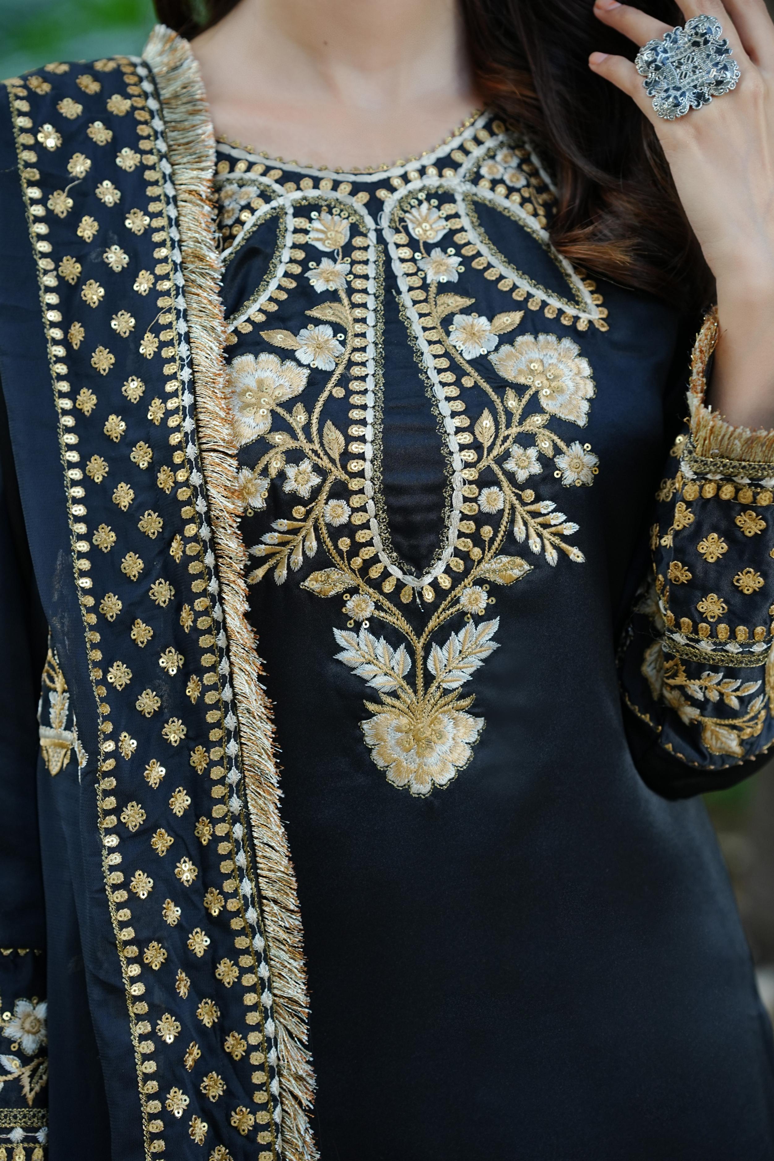 Amna Khurram D-05 Ready to wear Silk Collection