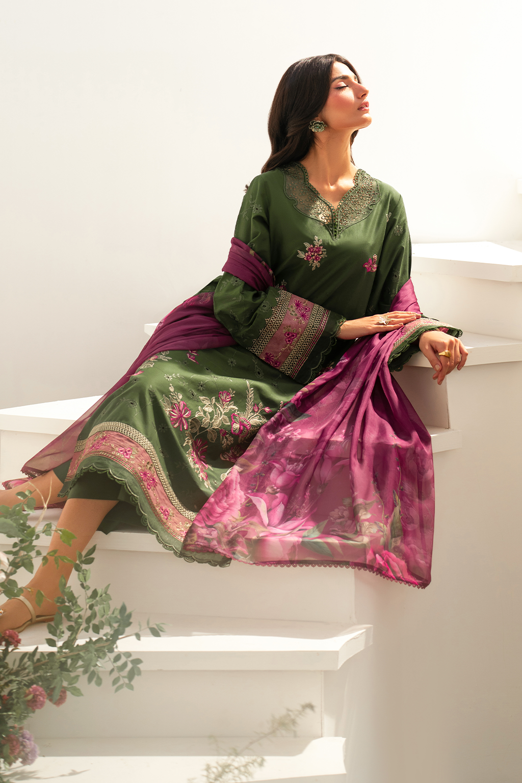 Iznik IFE-02 Embroidered Festive Lawn Edition 25'