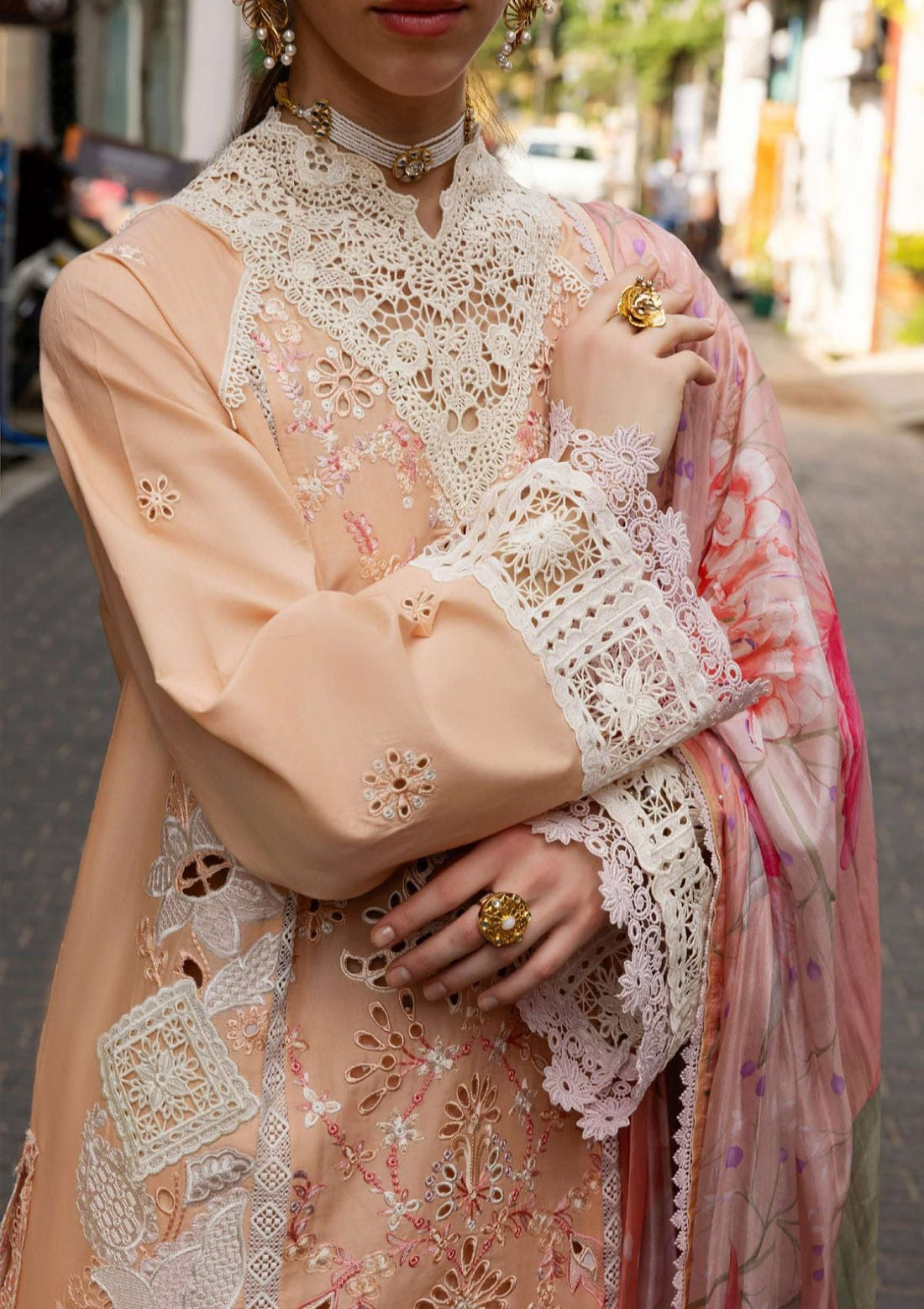 Mushq D-04 Dreamlike Vibe Manaram Luxury Lawn'25