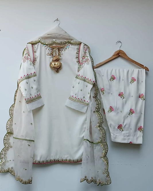 Amna Khurram white 3pc Inza ready to wear collection