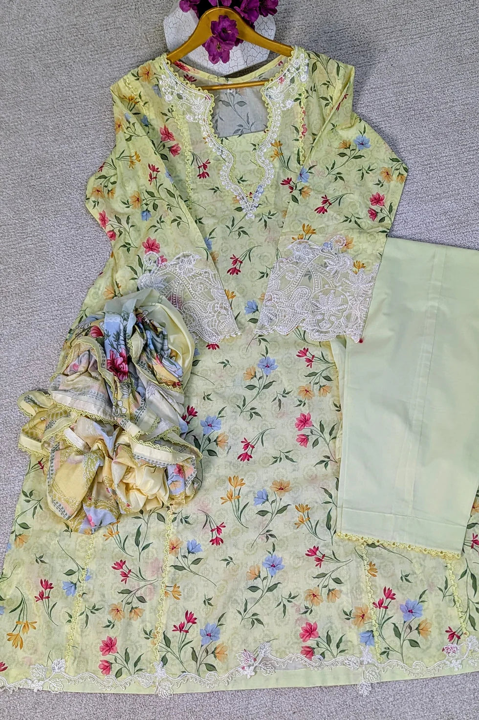 Qalamkar EM-04 (B) LAUREL Qprints ii (Unstitched)