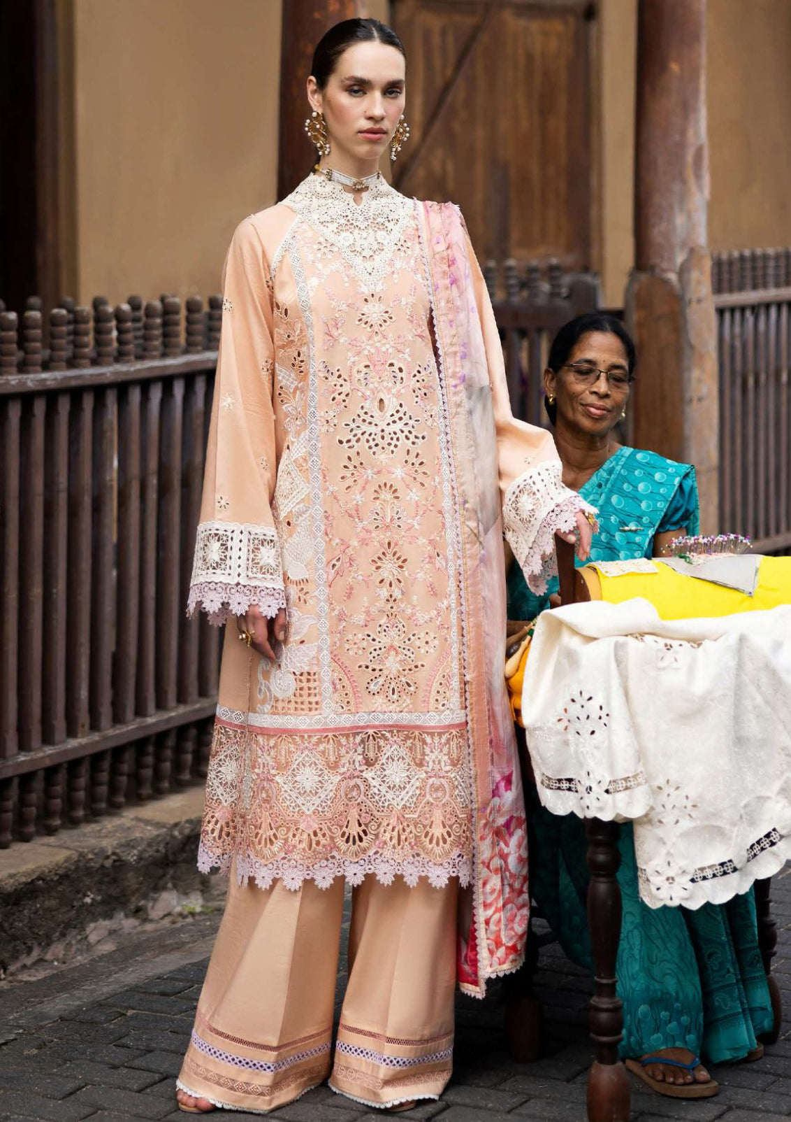 Mushq D-04 Dreamlike Vibe Manaram Luxury Lawn'25
