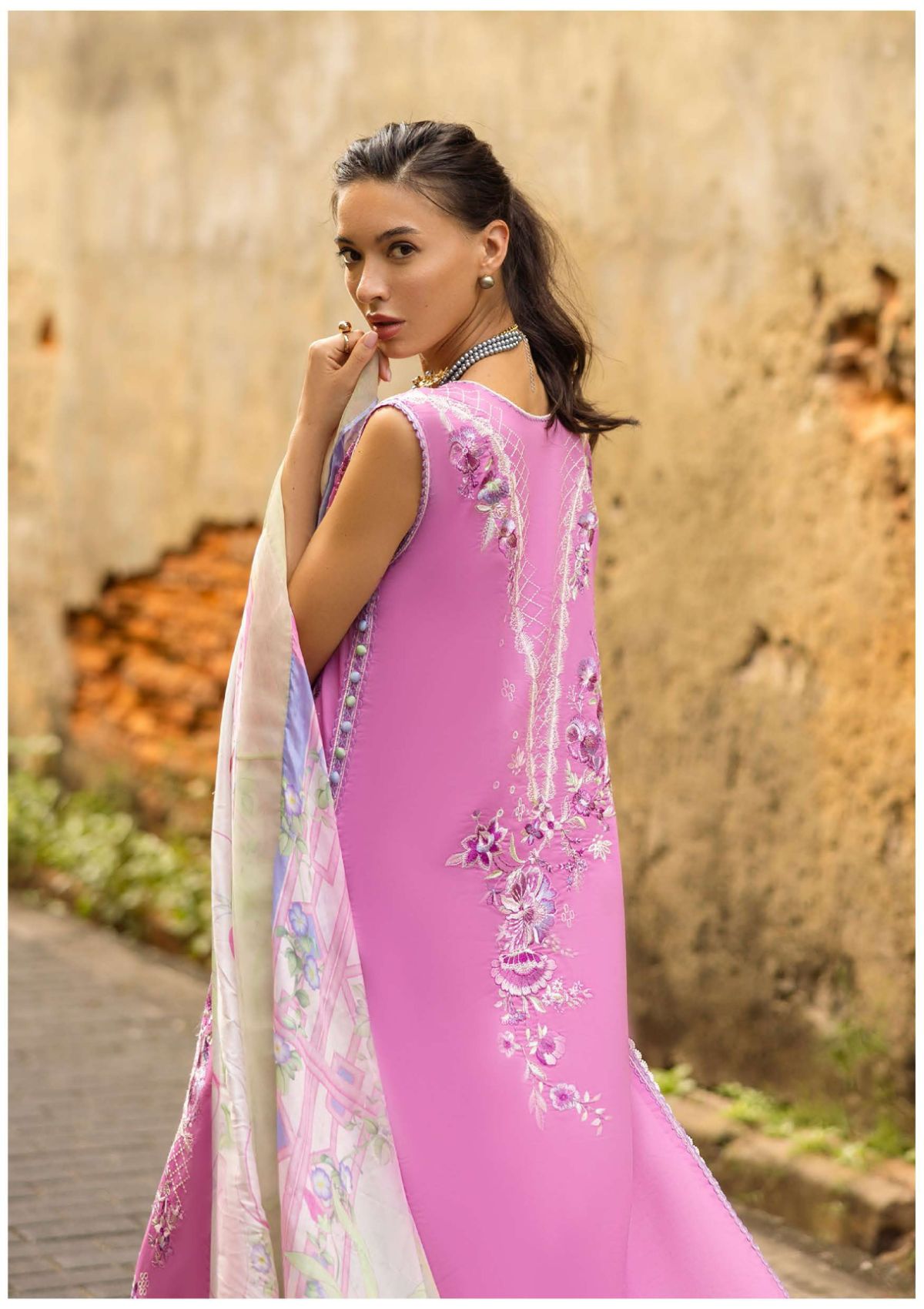 Mushq D-01 Timeless Wave Manaram Luxury Lawn'25