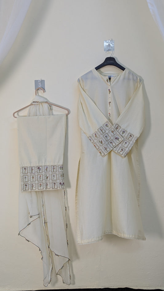 Amna Khurram Zimal-Aug10 OFF-WHITE Ready to wear