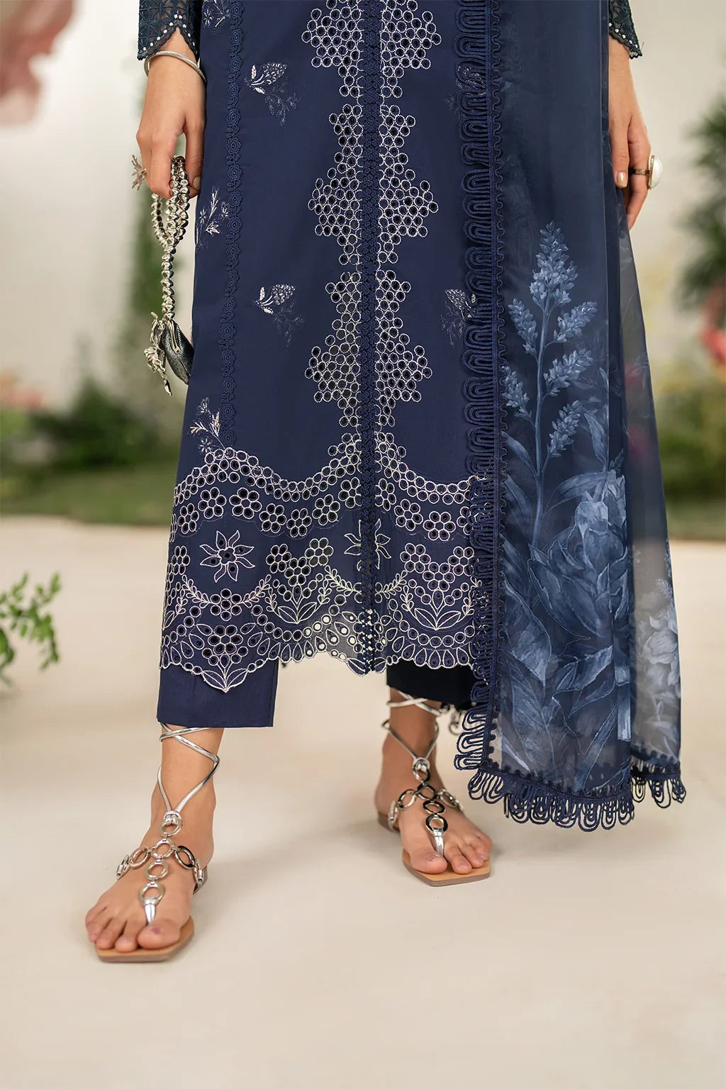 Iznik IFE-04 Embroidered Festive Lawn Edition 25'