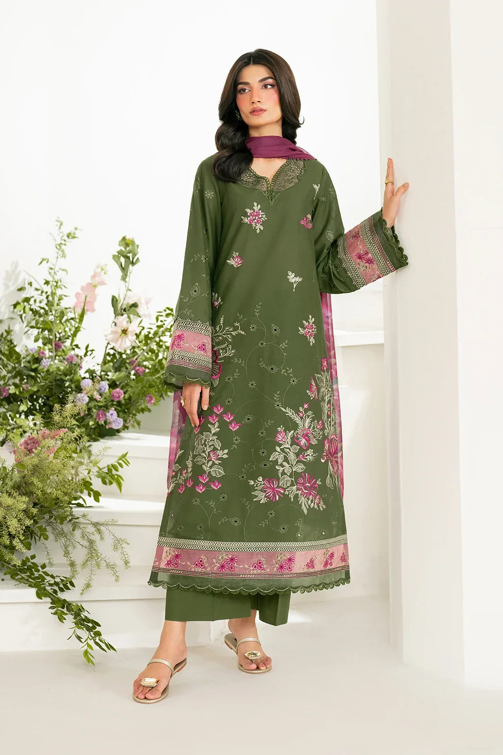 Iznik IFE-02 Embroidered Festive Lawn Edition 25'