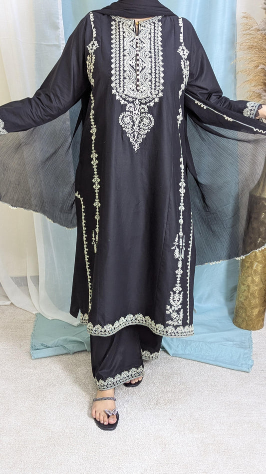 Amna Khurram Zimal-Aug6 Black Ready to wear