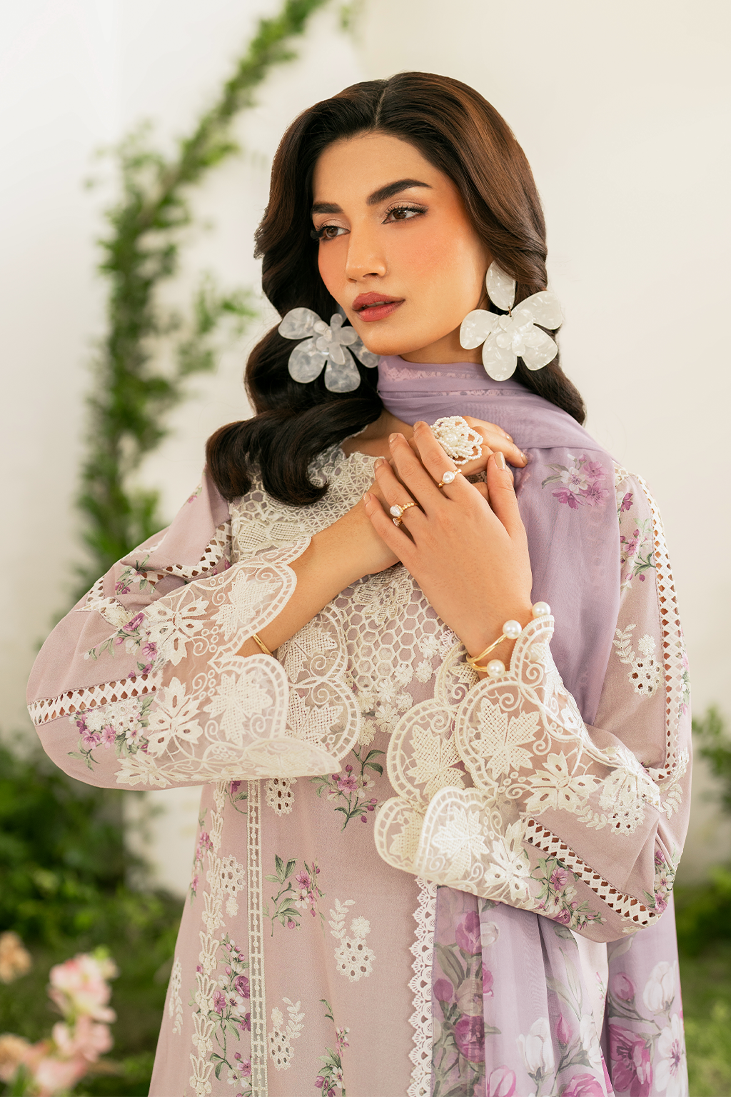 Iznik IFE-09 Embroidered Festive Lawn Edition 25'