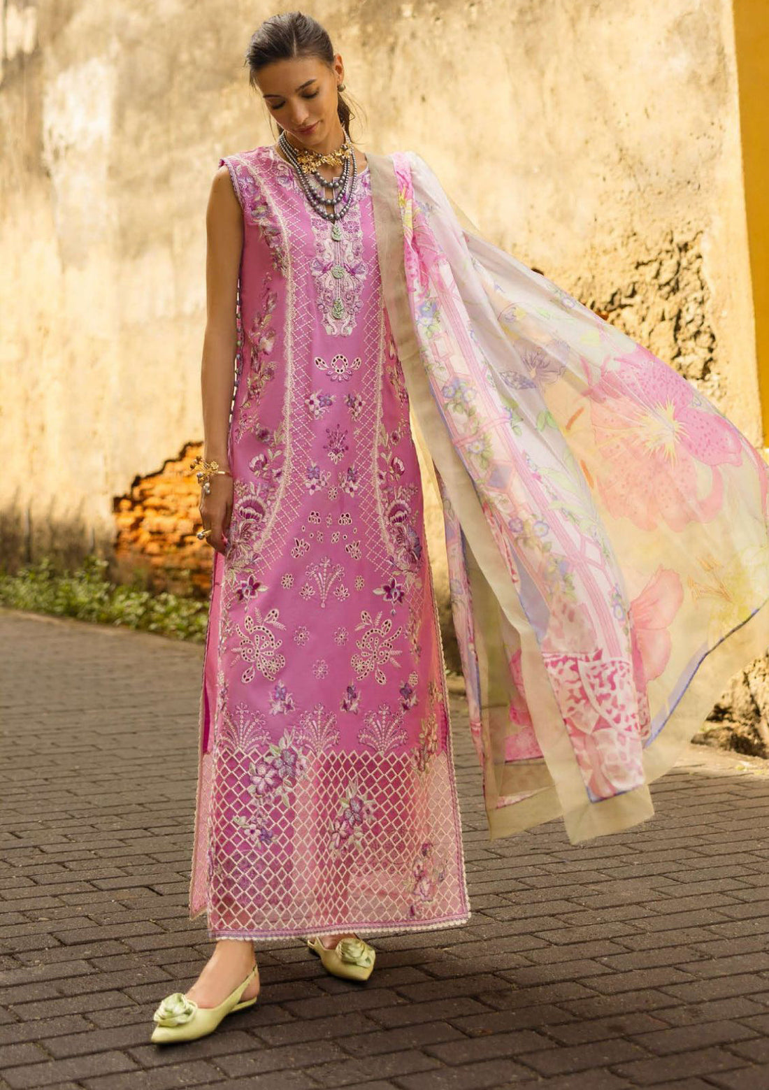 Mushq D-01 Timeless Wave Manaram Luxury Lawn'25