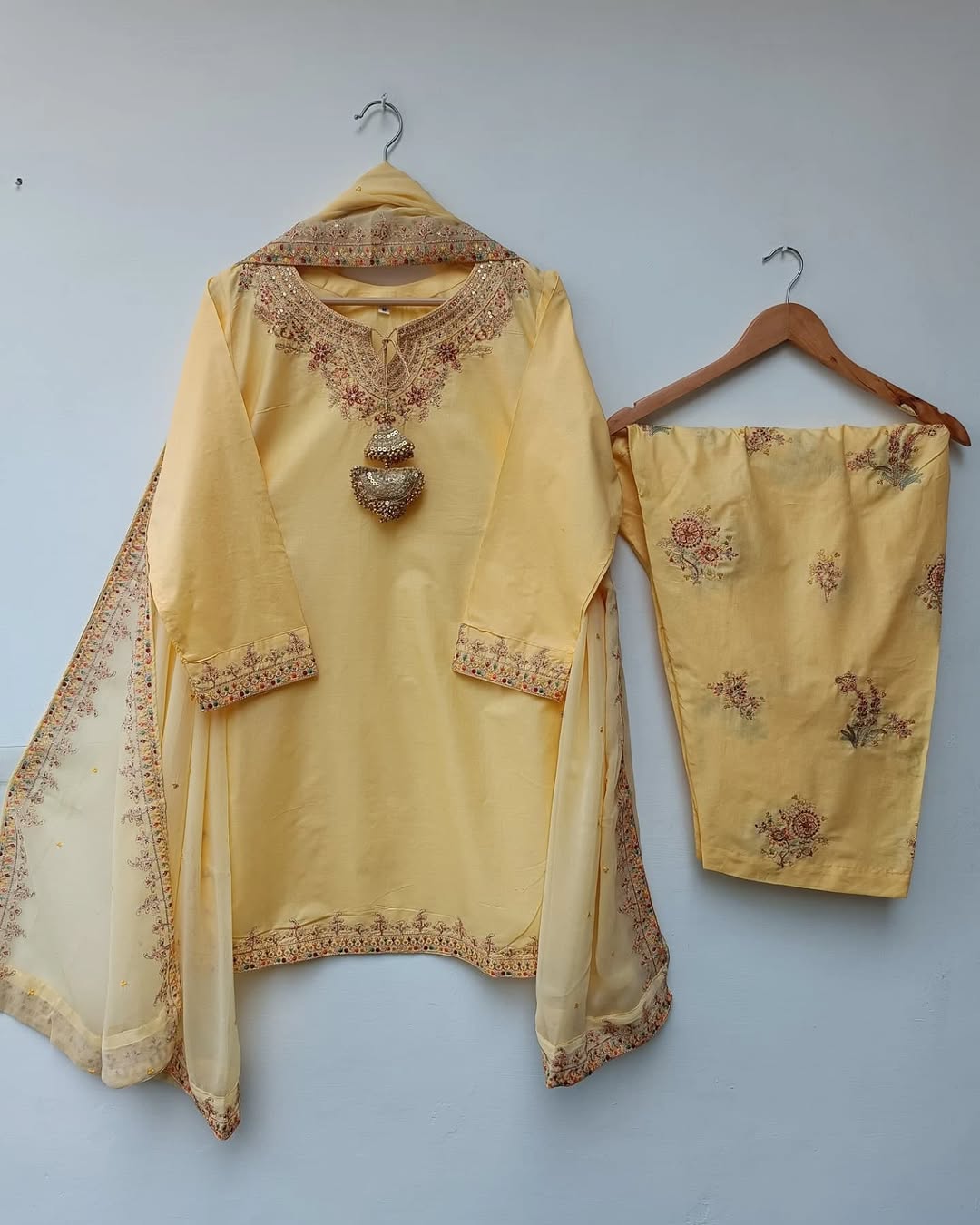 Amna Khurram D-3 Eid Collection
